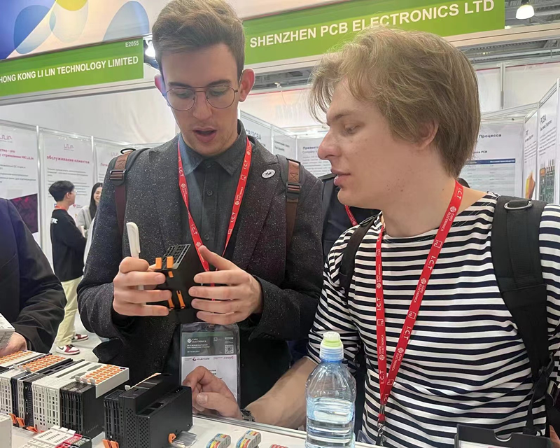 Evolvere Market Diversificationem, Opportunitates carpe et provocationes -Sanan Participat in Electronic Components Exhibition Russian